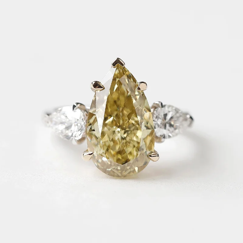 14 K Gold Diamond Pear-Shaped Engagement Ring For Her