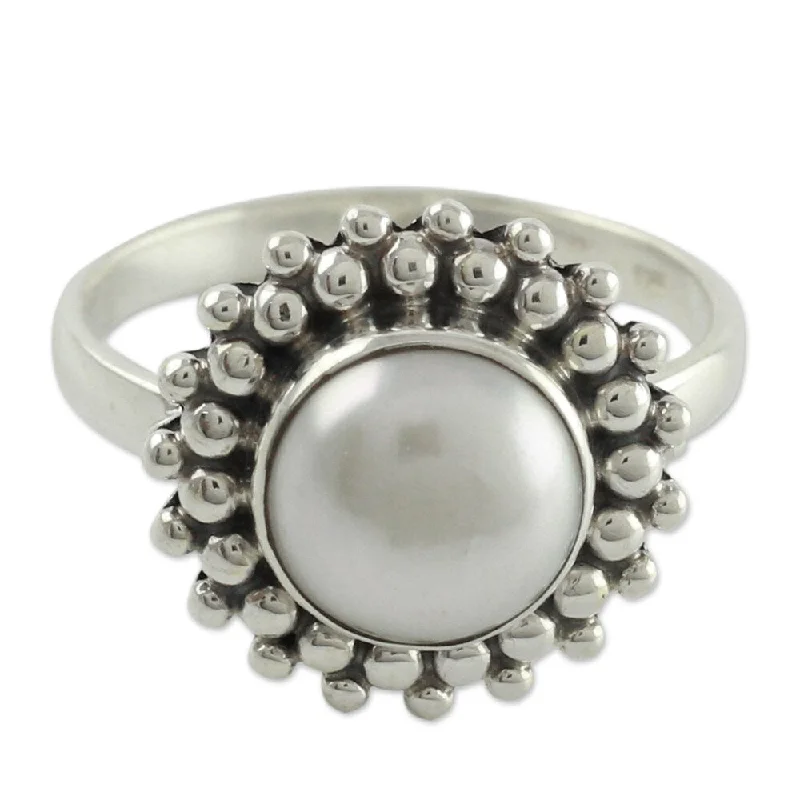 Handmade Cultured Pearl 'Kolkata Halo' Sterling Silver Cocktail Ring (India)